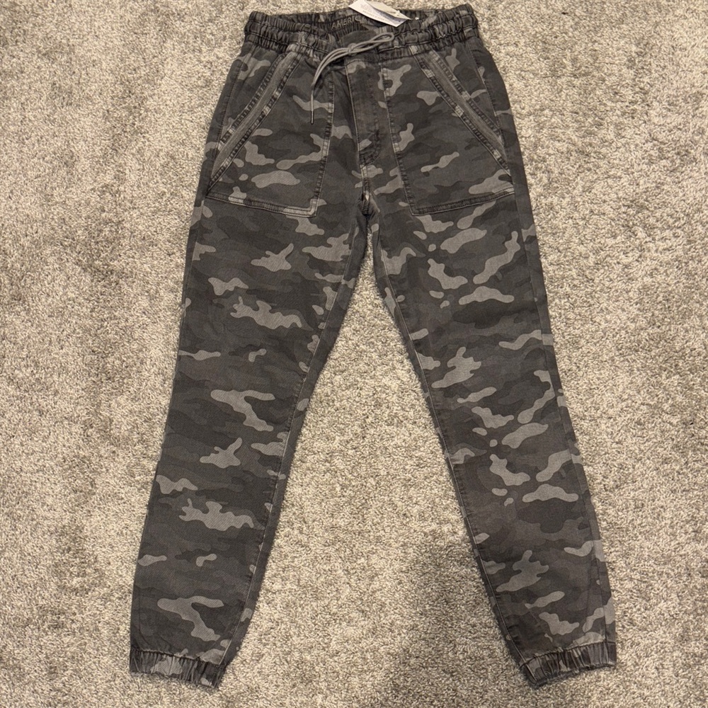 Brand New with tags American Eagle Camouflage Jogger Pants